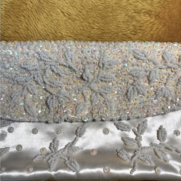 True Vintage Ladies Cream Iridescent Clutch with Shimmery Finish Sequins & Beads - Picture 4 of 6